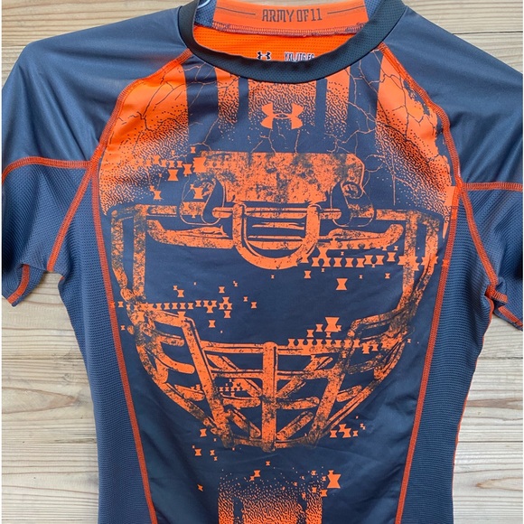 Under Armour fitted short sleeve tee. Heat Gear. Army of 11. Football. Athletic - Picture 8 of 10